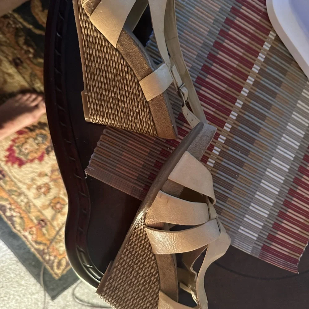 Aerosols Sandals new worn a couple hours